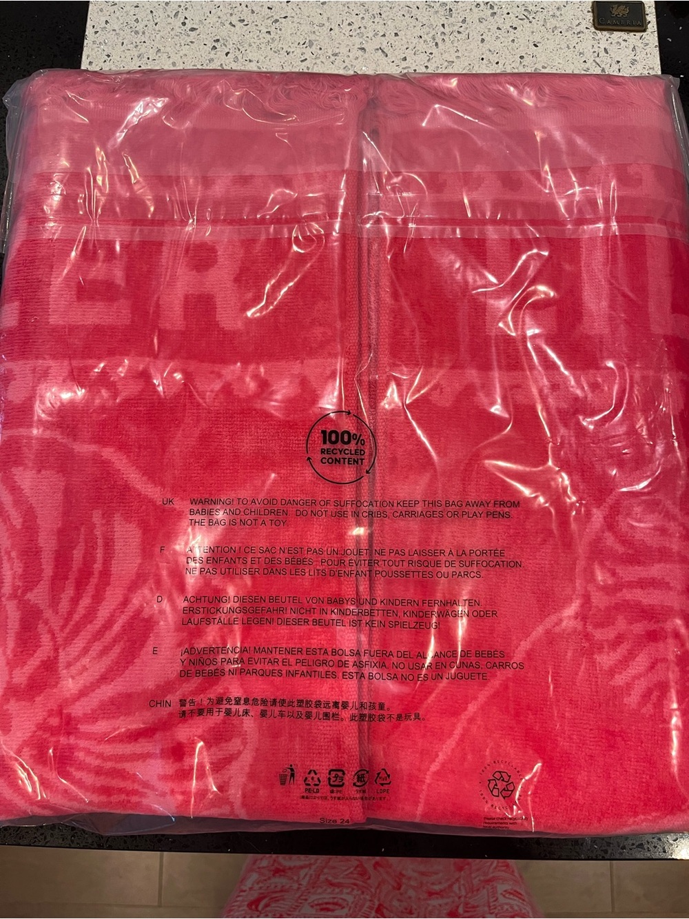 NWT/GWP Red Lilly Pulitzer Towel - Picture 3 of 5
